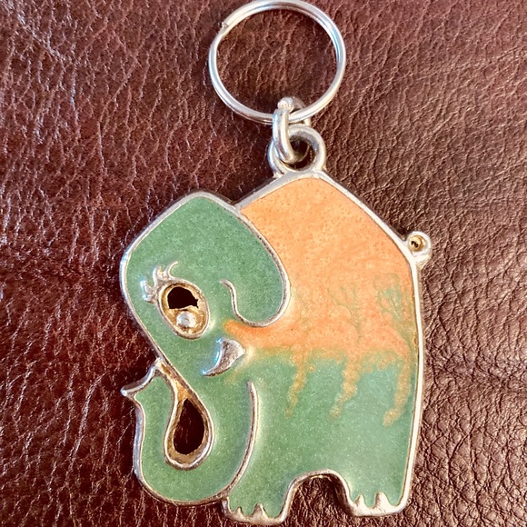 Vintage Elephant Keychain - Picture 5 of 5